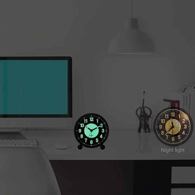 Alarm Clock Luminous 4 "Round Silent Analog Table Clock Non-Ticking, Battery Operated with Loud Alarm and Night Light Small Desk Clock for Bedroom, Bedside Table