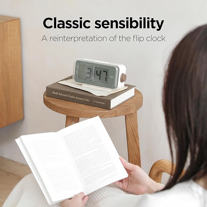 mooas Retro Flip Clock, Auto Flip Alarm Clock, Battery Powered, AM/PM, Home Décor Ideal for Home Office School Hotel Café (Mocha)